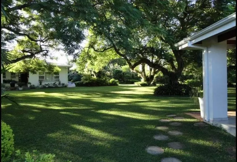 ベッドアンドブレックファースト Mtuba Manor Guest House
