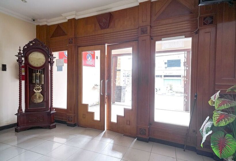 Hotel Reddoorz Plus Near Jambi Prima Mall