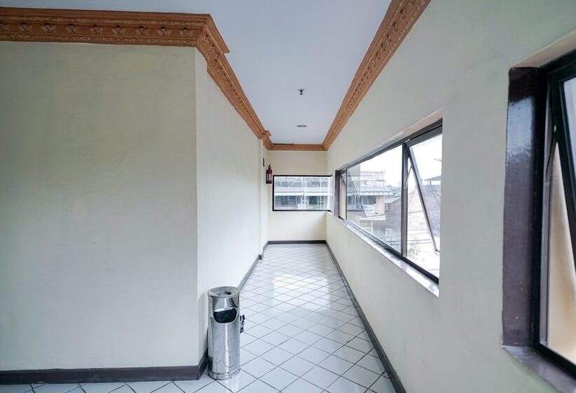 Hotel Reddoorz Plus Near Jambi Prima Mall