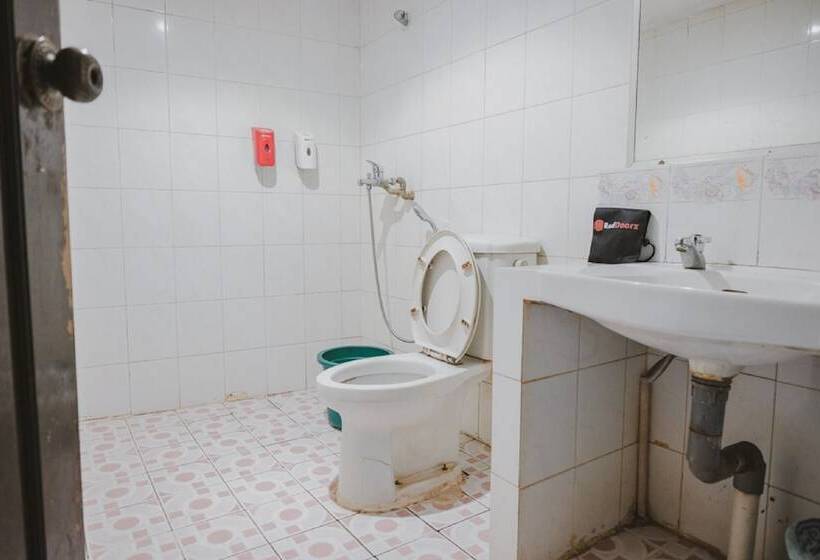 Hotel Reddoorz Plus Near Jambi Prima Mall