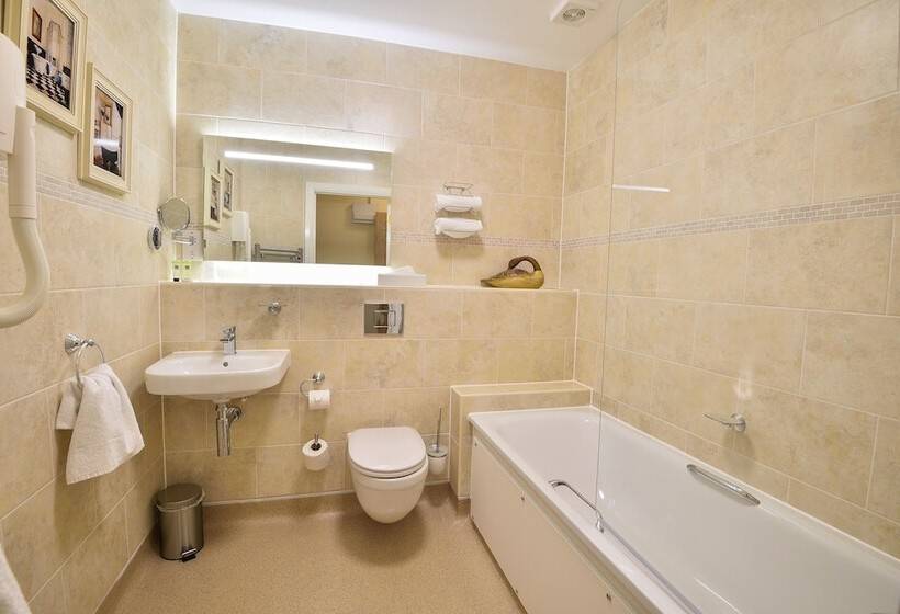 هتل The Coach And Horses