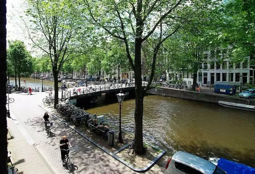 پانسیون 1637: Historic Canal View Suites