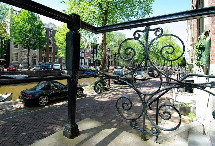 پانسیون 1637: Historic Canal View Suites