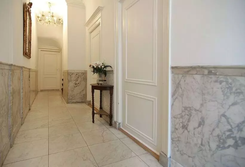 پانسیون 1637: Historic Canal View Suites