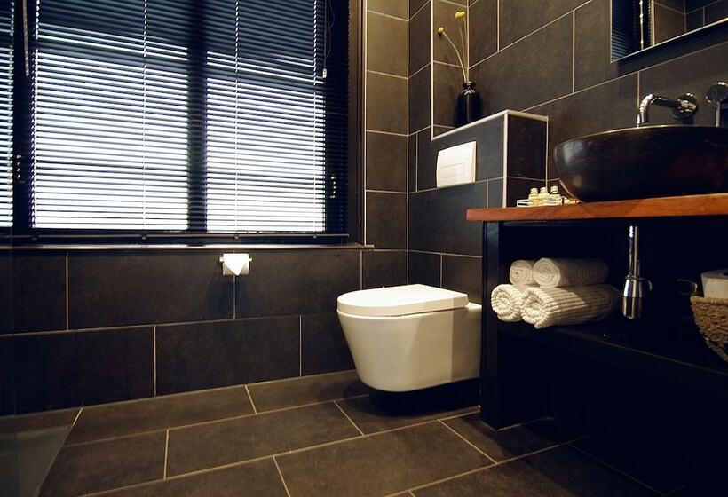 Пансион 1637: Historic Canal View Suites