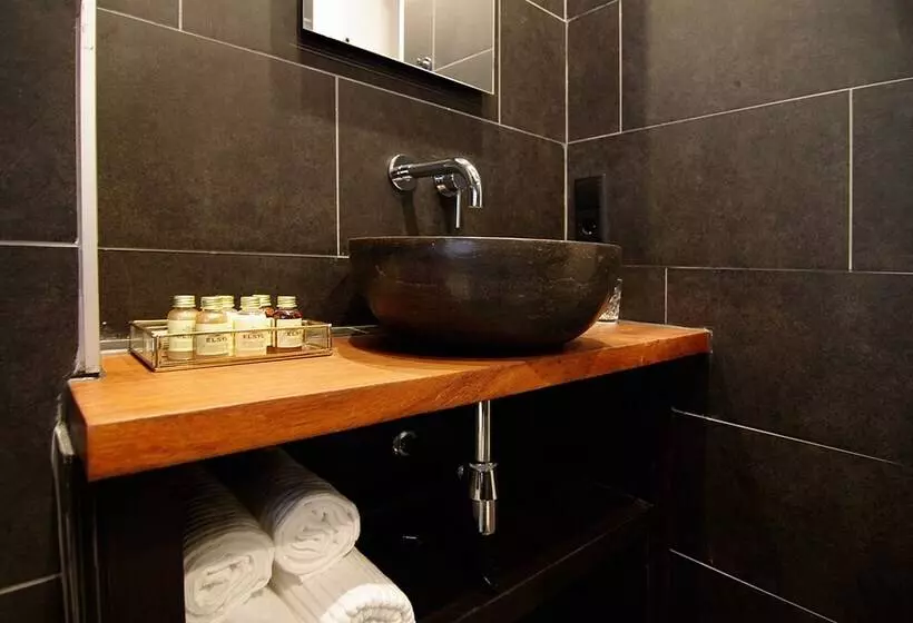 پانسیون 1637: Historic Canal View Suites