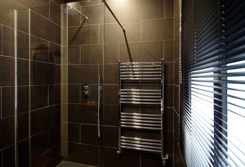 Пансион 1637: Historic Canal View Suites