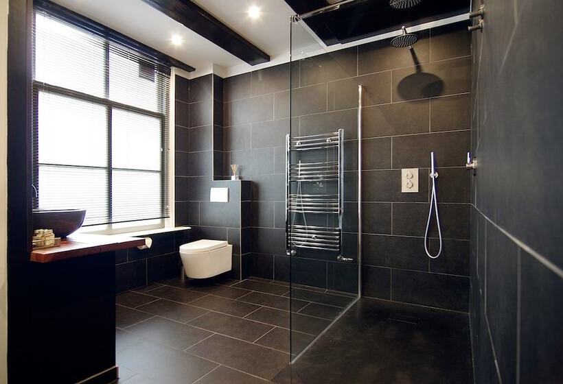 Пансион 1637: Historic Canal View Suites