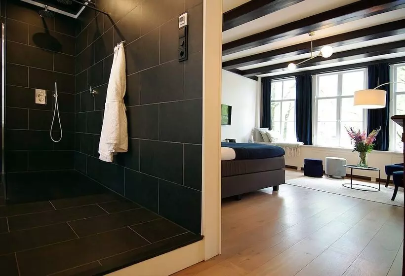 پانسیون 1637: Historic Canal View Suites