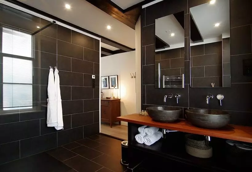 پانسیون 1637: Historic Canal View Suites