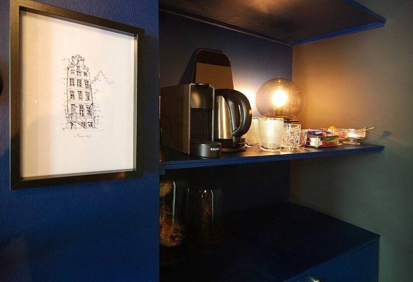 Пансион 1637: Historic Canal View Suites