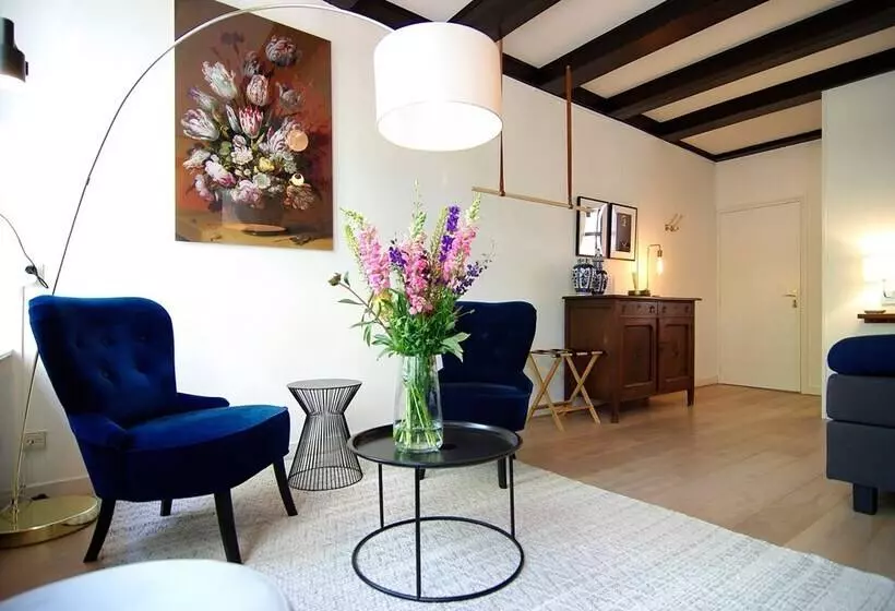 پانسیون 1637: Historic Canal View Suites