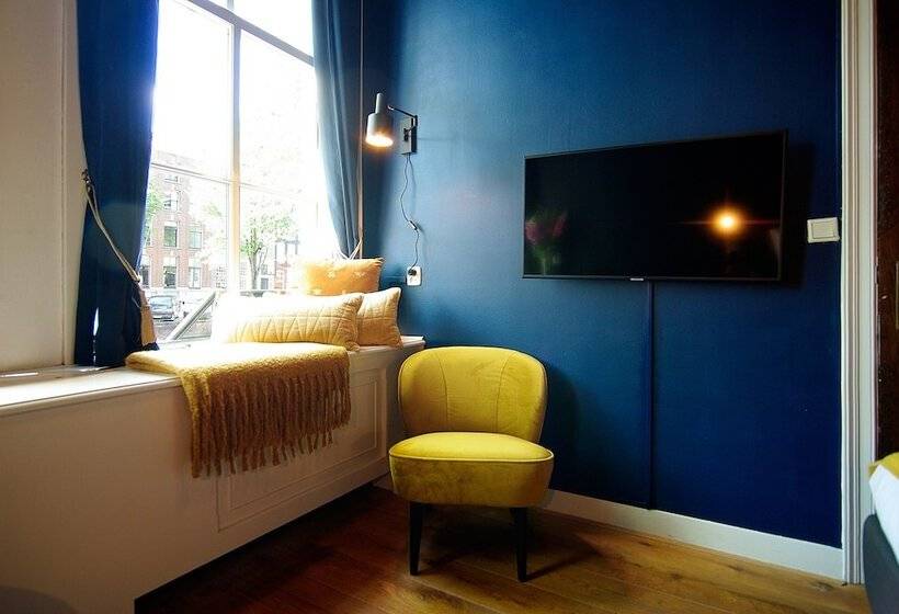 Пансион 1637: Historic Canal View Suites