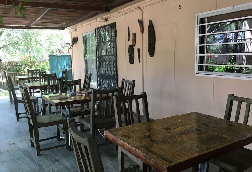 تختخواب و صبحانه The Waterfront, Maun