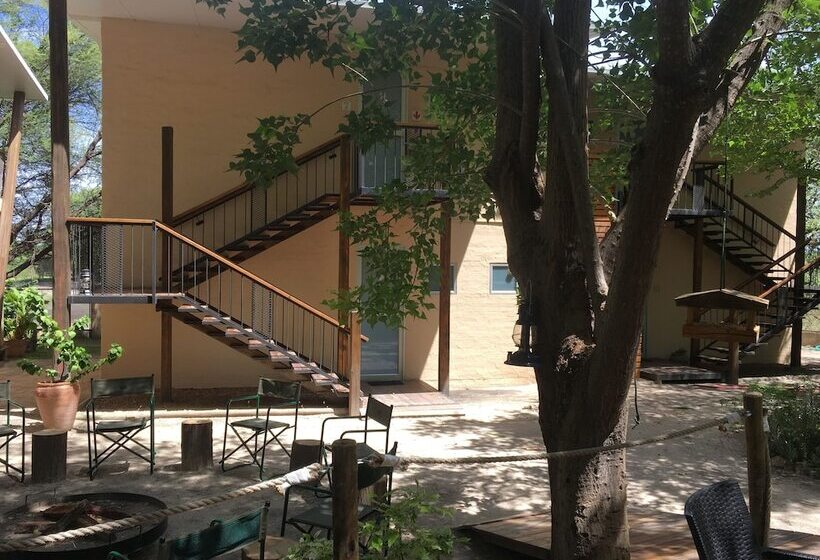 تختخواب و صبحانه The Waterfront, Maun