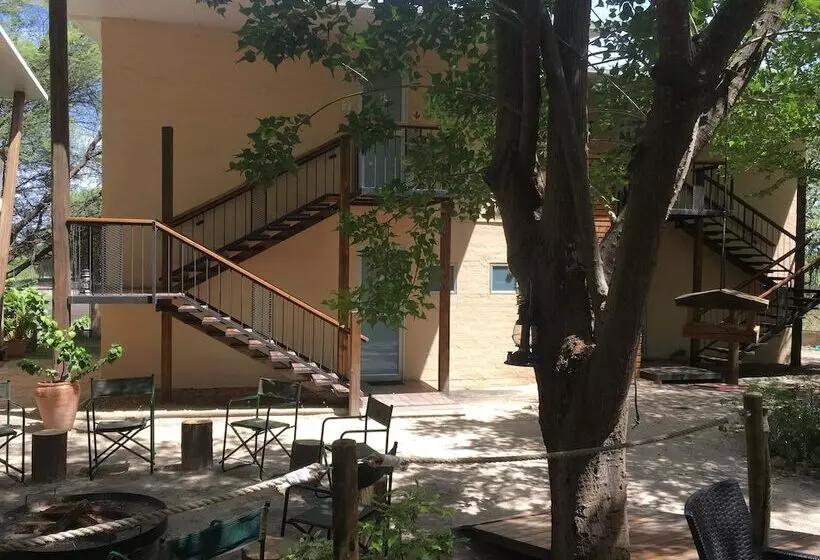 تختخواب و صبحانه The Waterfront, Maun