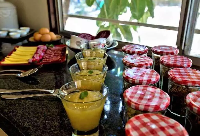 تختخواب و صبحانه The Waterfront, Maun