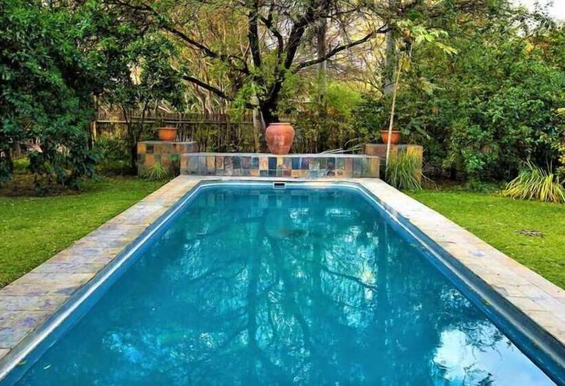 تختخواب و صبحانه The Waterfront, Maun