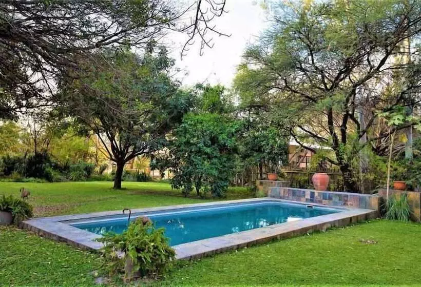 تختخواب و صبحانه The Waterfront, Maun