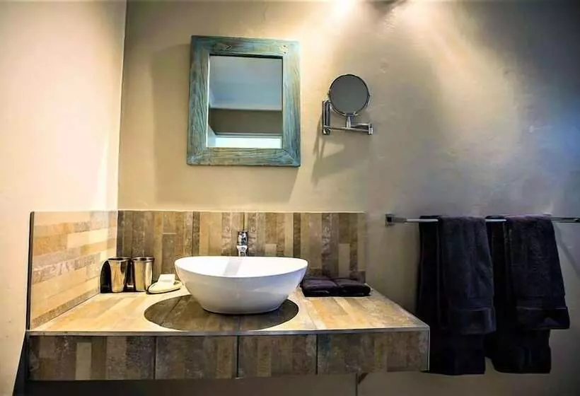 تختخواب و صبحانه The Waterfront, Maun