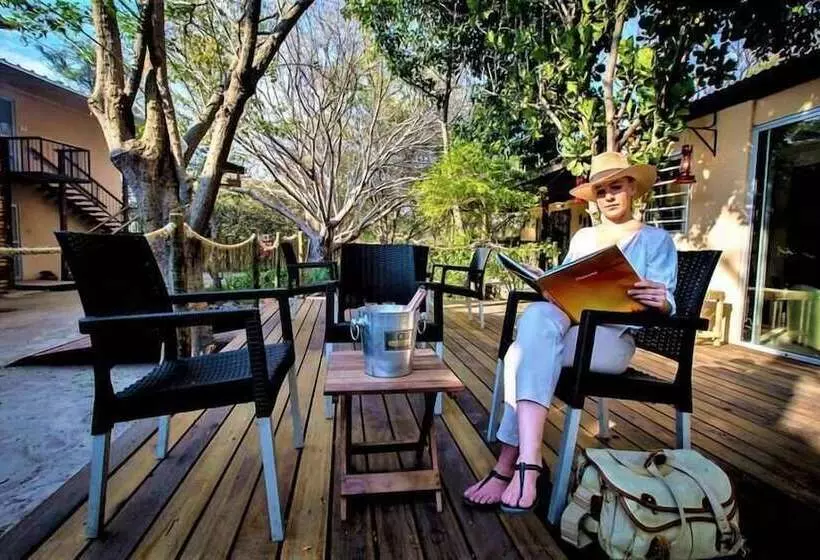 تختخواب و صبحانه The Waterfront, Maun