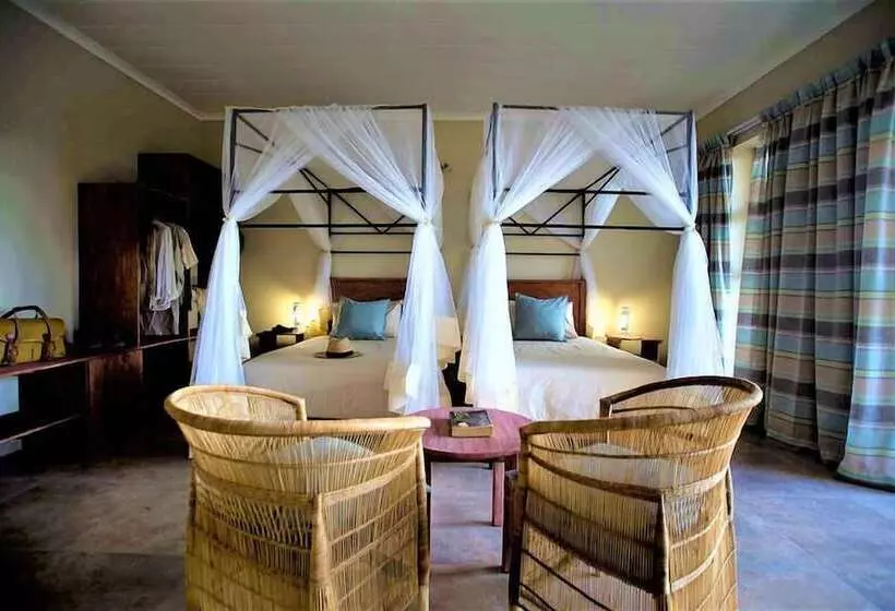 تختخواب و صبحانه The Waterfront, Maun