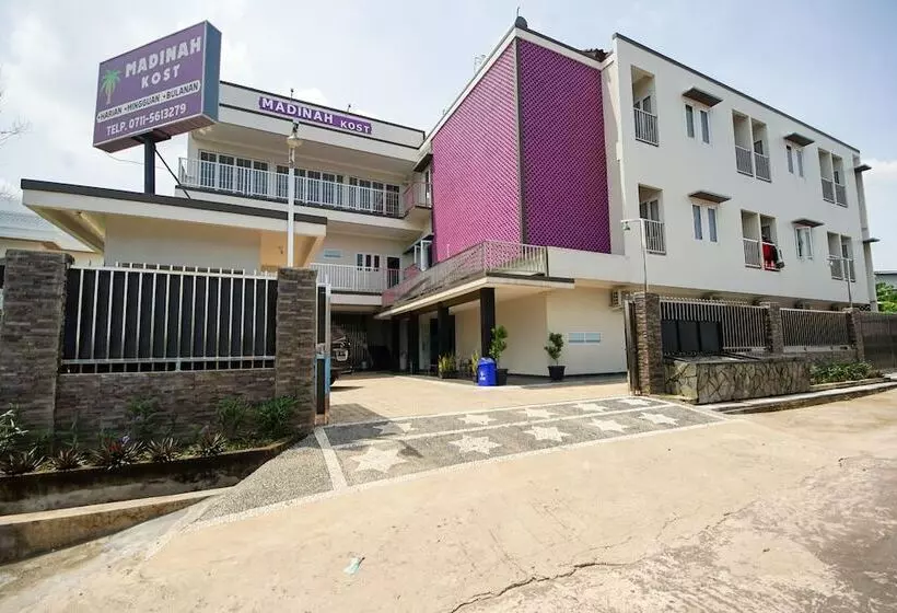 ホテル Oyo 270 Madinah Residence Syariah