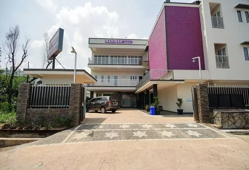 ホテル Oyo 270 Madinah Residence Syariah