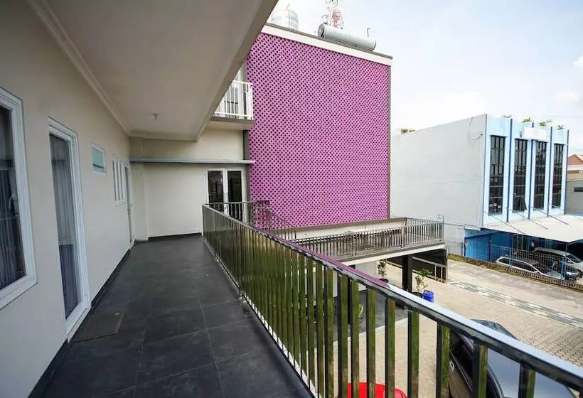 ホテル Oyo 270 Madinah Residence Syariah