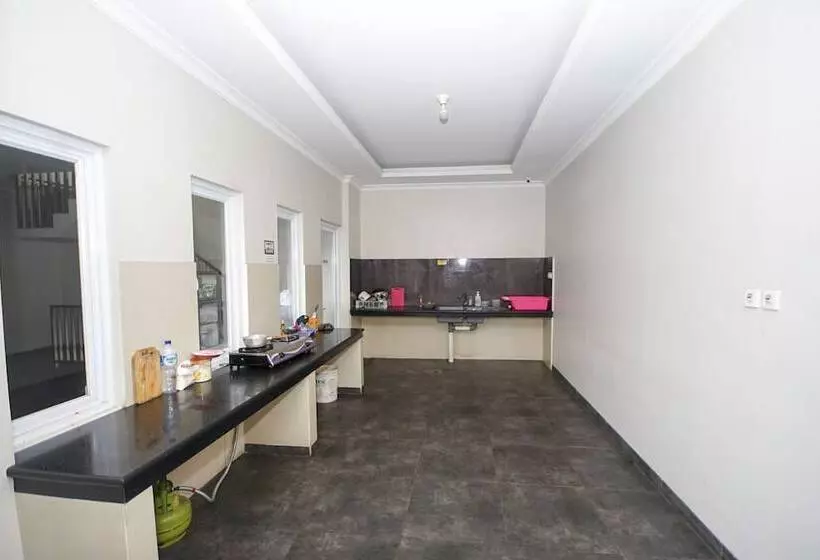 ホテル Oyo 270 Madinah Residence Syariah