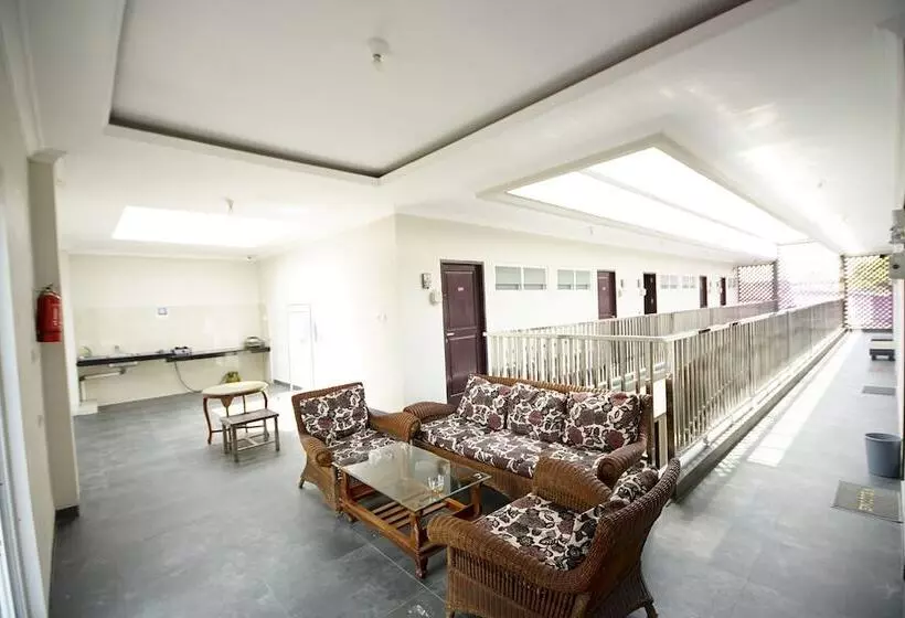 ホテル Oyo 270 Madinah Residence Syariah