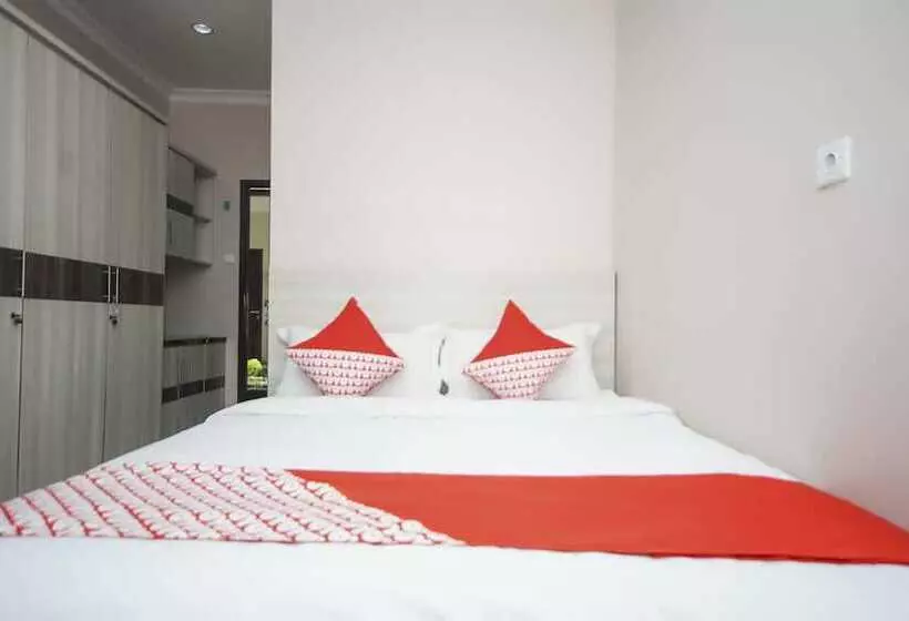 ホテル Oyo 270 Madinah Residence Syariah