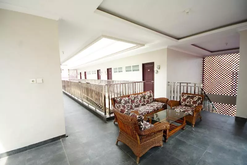 ホテル Oyo 270 Madinah Residence Syariah