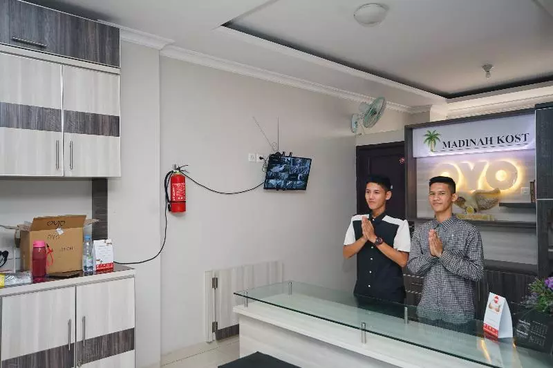 ホテル Oyo 270 Madinah Residence Syariah