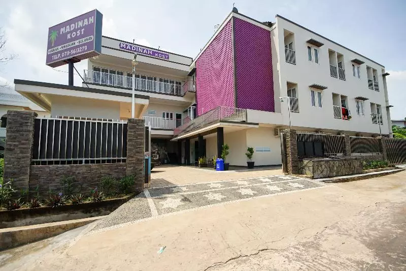 ホテル Oyo 270 Madinah Residence Syariah