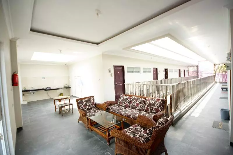 ホテル Oyo 270 Madinah Residence Syariah