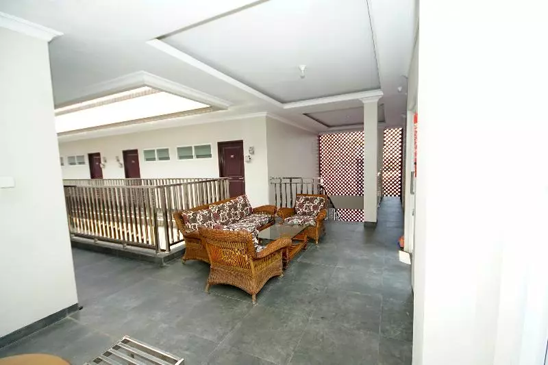 ホテル Oyo 270 Madinah Residence Syariah