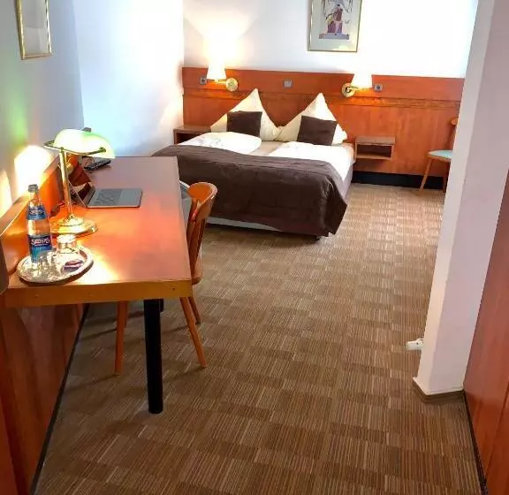 Hotelli Gästehaus Präsenzhof