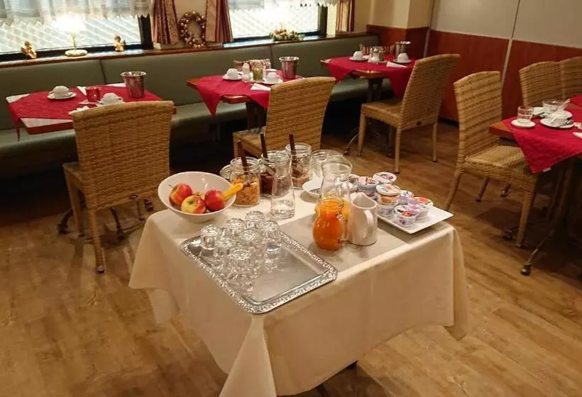 Hotelli Gästehaus Präsenzhof