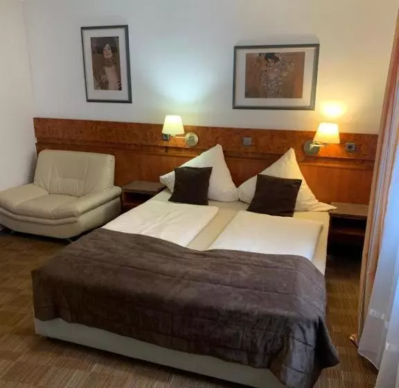 Hotelli Gästehaus Präsenzhof