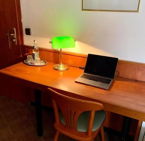 Hotelli Gästehaus Präsenzhof