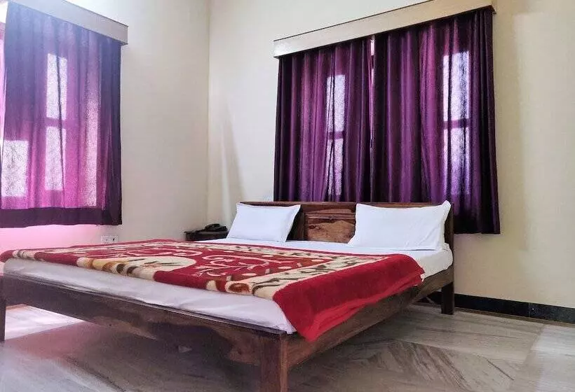 Hotelli Leela Nikunj