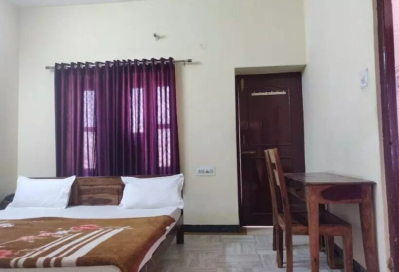 Hotelli Leela Nikunj