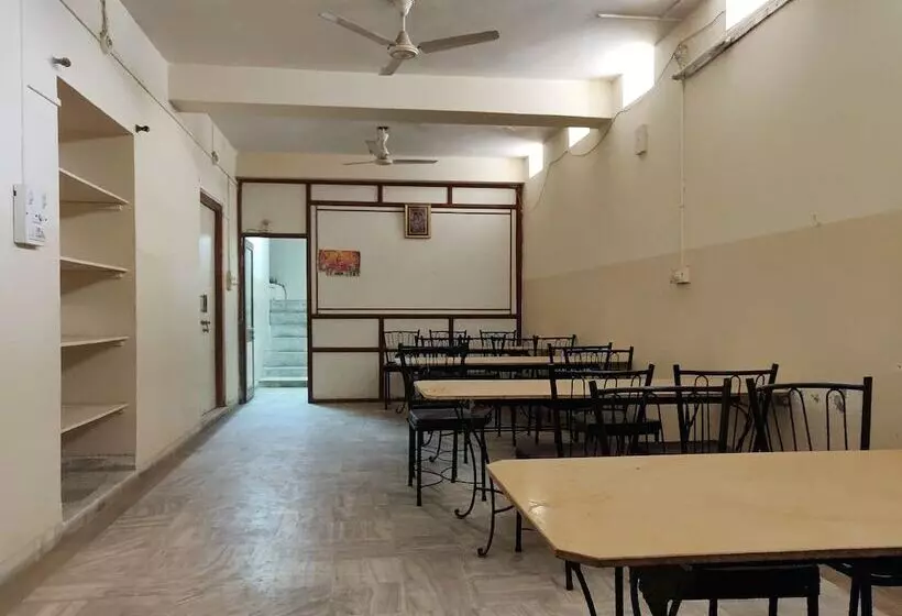 Hotelli Leela Nikunj