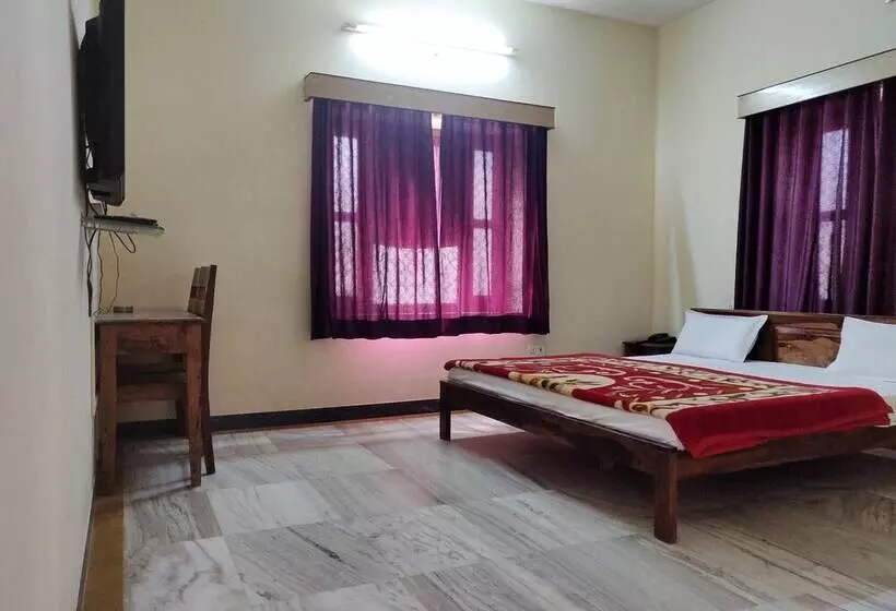 Hotelli Leela Nikunj