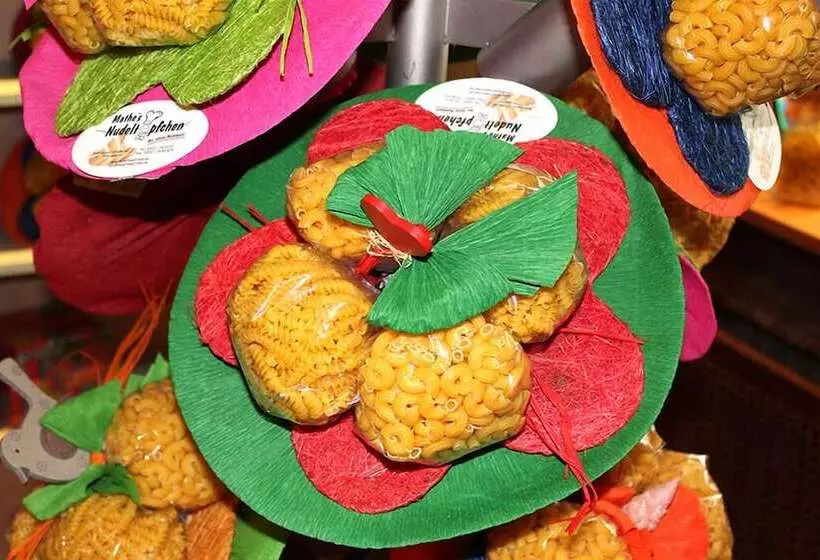 ホテル Schwaferts
