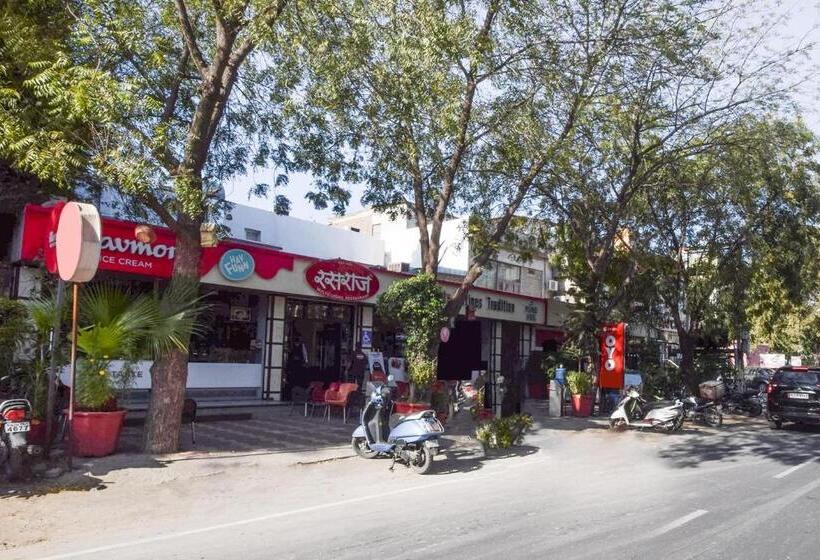 ホテル Oyo 24408 Nirmala Guest House