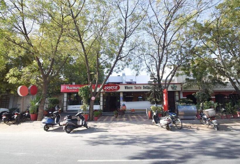 ホテル Oyo 24408 Nirmala Guest House