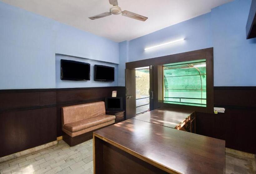 ホテル Oyo 24408 Nirmala Guest House