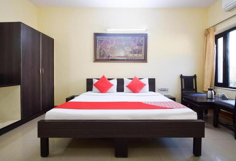 ホテル Oyo 24408 Nirmala Guest House